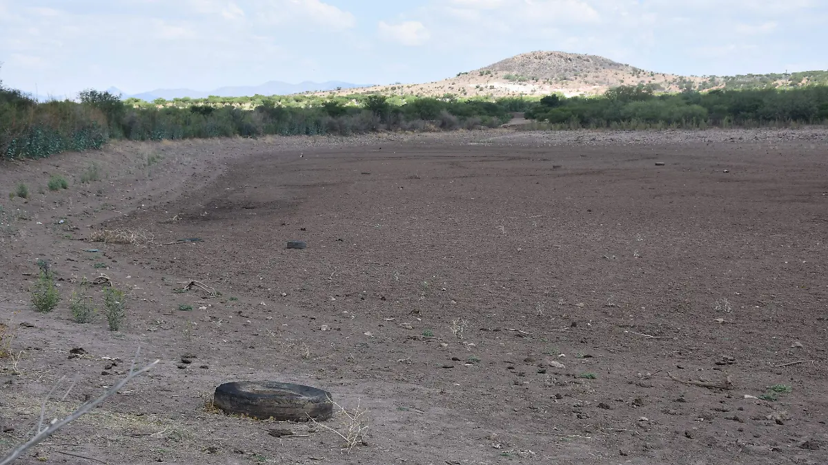 sequia ejuido el charco traslado agua en estanques (47)